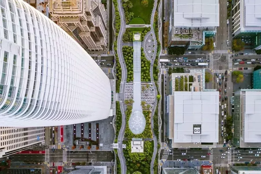 Una vista aérea del Salesforce Park de San Francisco.